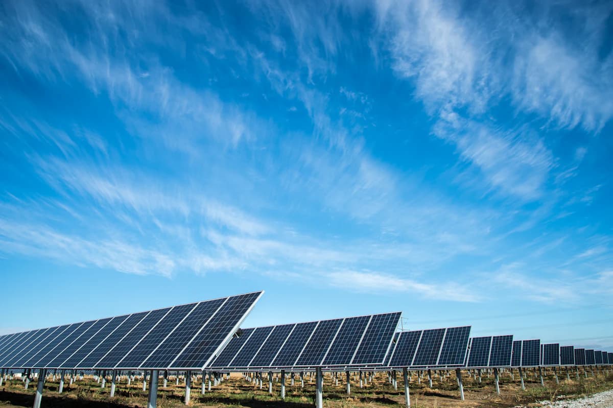 Digitale meter die afname en injectie van zonnepanelen apart registreert